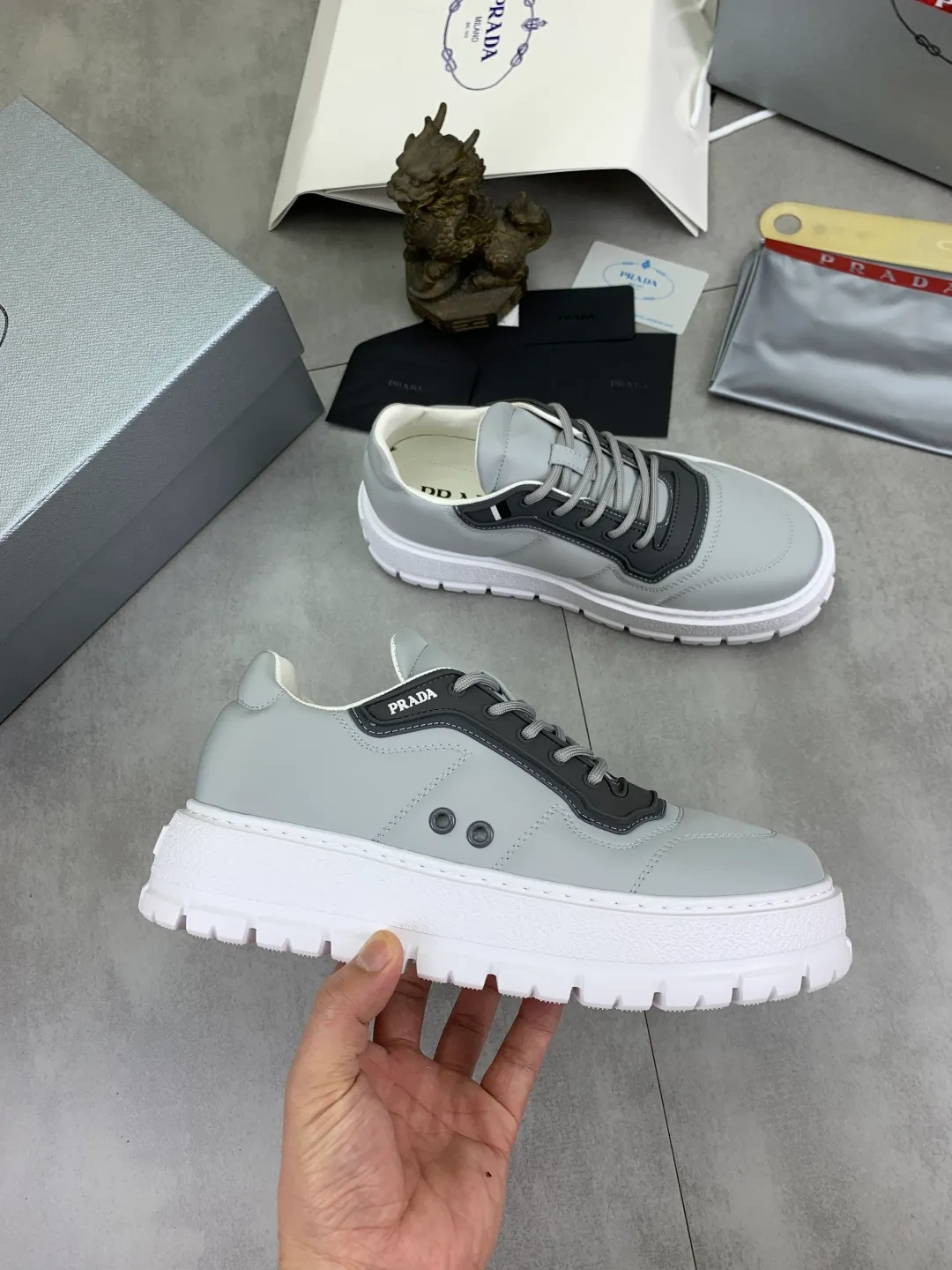 Men's men's shoes 💰P580💰 [New style] popular models are on the official website, 🆘 Trendy brand (Prada) mainly promotes popular models, avant-garde and versatile fashionable men's shoes private version mold opening, cowhide surface splicing 1:1.. Fashionable and simple, original imported cowhide lining cowhide feet; the atmosphere and personality are more fashionable, eye-catching and pursuing class. It will subvert the old idea and be a must-have for fashionistas with you! Must keep it for yourself! Tall and comfortable, large and low, high-end quality workmanship. Number of yards: 38-45 4️⃣optional.